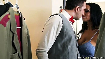 Mercedes Ashley, morena tetona, follada con enorme polla