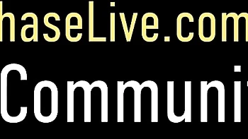 Mãe peituda Charlee Chase fodendo e chupando sujo