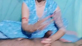 Desi Stepmom Ki Friend Ne Lund Jo Massage Karke Doggy Style Me Chudai Kiya