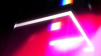 Горячая блондинка-транс мастурбирует с крупной грудью и жопой