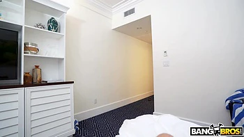 O segundo dia quente de férias da Kira