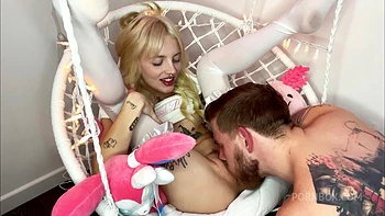 Стив Рикс трахает маленькую блондинку шлюху Кейт Блум