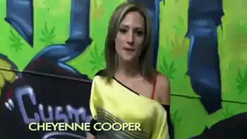 Cheyenne Cooper chupa y monta una polla grande