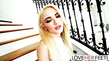 Lola Faes sexy Füße im JOI und Fußjob Fetisch