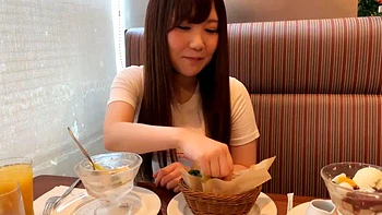 Japonesa peituda fodida de quatro amadora