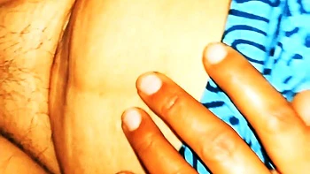 Волосатая порноактриса Shwetarani в сексуальном белье