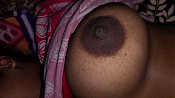 Bhabhi enceinte se fait doigter par Devar maison indienne