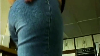 Olivia Saint follada a cuatro con su culo enorme