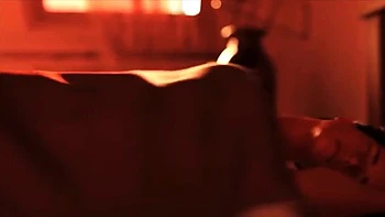 Stiefmutter mit großen Titten betrügt Stiefsohn