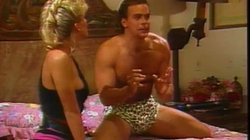 Clásico rubia chupando y en perrito