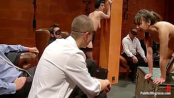 Sasha Yung, presque vierge, gangbang anal