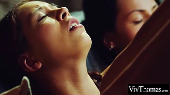 Nataly Von y Paula Shy trío lésbico BDSM