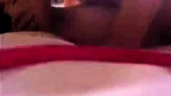 MILF malaya recibe facial ardiente en POV