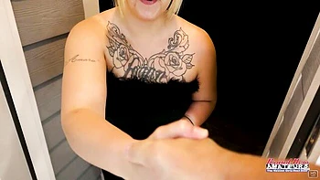 Logan Lace: BBW Blondine fickt und leckt Arsch