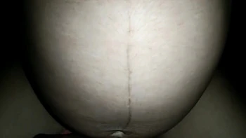 Baiser ma belle-mère poilue avec un énorme jet de sperme