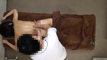 Asiatischer Teen-Engel verführt beim POV-Casting