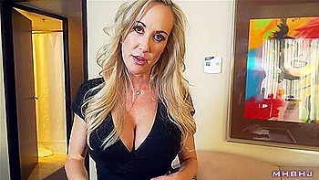 Brandi Love, belle-mère infidèle, se fait baiser pour se taire
