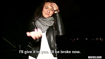 Vanessa Decker prallt große Titten im Auto blowjob POV