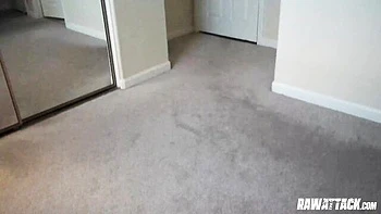 Tätowierte Ameena Green lutscht tief am Schwanz zuhause