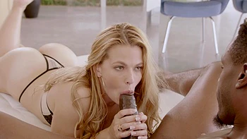 Rubia Sloan Harper monta la gran polla negra de Jason