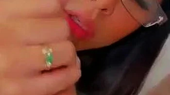 Latina Michelle dá oral e fode no doggy