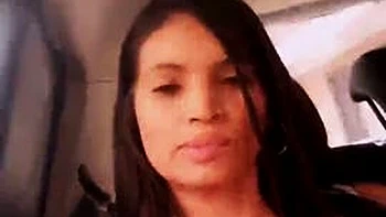 Isamar fickt mit riesigen Titten in der Öffentlichkeit