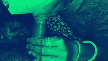 Morena india amateur chupando la mejor polla