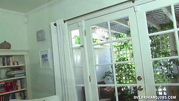 Lucky Starr fickt asiatische Milf-Masseuse mit kleinen Titten