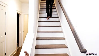 Tgirl tatuada masturbando seu grande cu sozinha