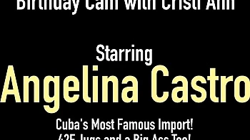 Angelina Castro, loira BBW gostosa, se masturba e goza ao ar livre