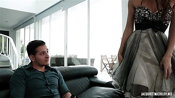 Lyia, 24, französische Milf mit Tattoo im Dessous-Casting