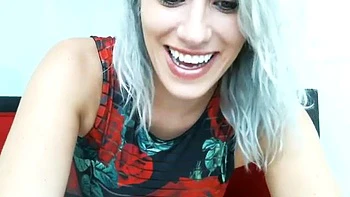 Moleca sozinha se masturbando