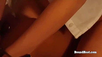 Tschechische Lesben-Domina fummelt mit dicken Ärschen