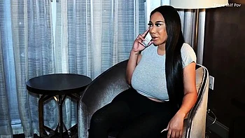 Madrastra con tetas falsas follada a cuatro y montada