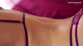 Brune Meimi Takashima creampie dans un trio asiatique chaud