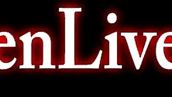 Maggie com peitos enormes faz boquete com vibrador e facial