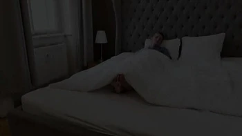 Mature housewife fingers and sucks in pantyhose