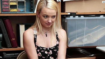 Blonde Carmen’s first anal: amateur and intense