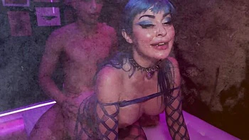 Goth babes Johnny Love & Kona Jade suck big cock