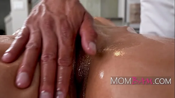 MILF Experiences Orgasmic Massage For The First Time | Jasmine Daze