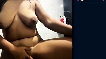 Latina Milf Masturbates in Shower Chat