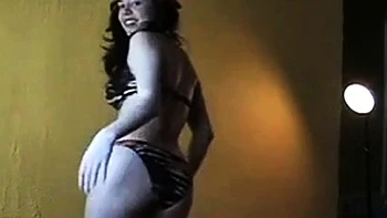Melanie's Sensual French Striptease