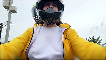 Picking Up Didi Customer Without Bra!